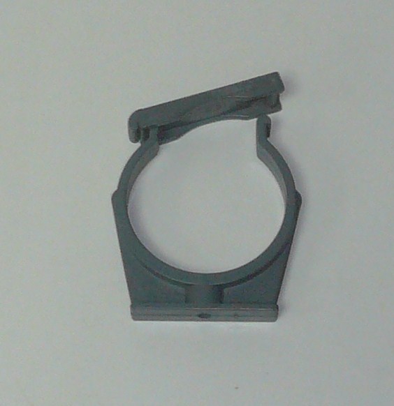 Abrazadera PVC con cierre de 75 mm